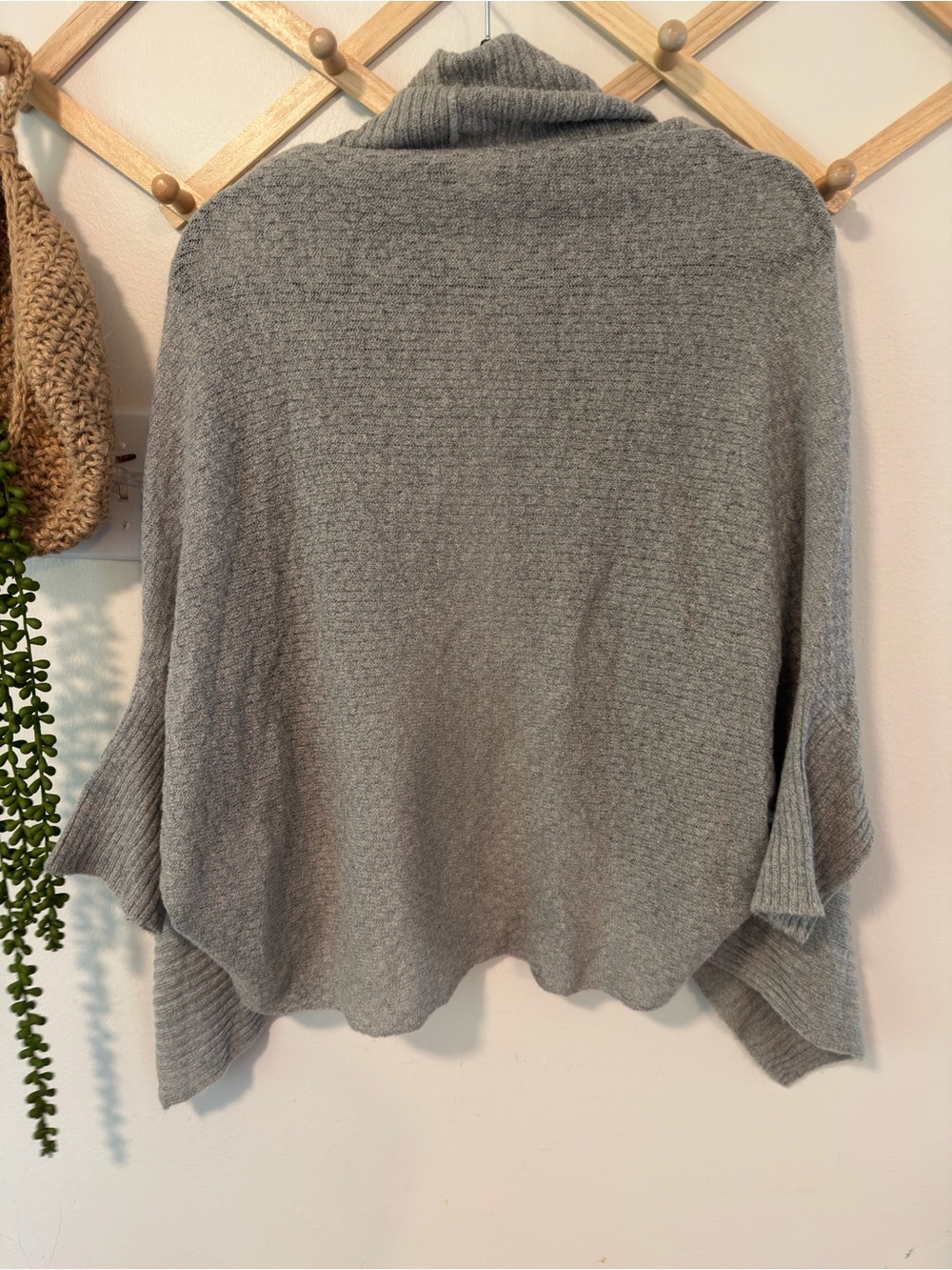 Ariat Open Front Cardigan Size Medium Gray Poncho - Picture 5 of 5